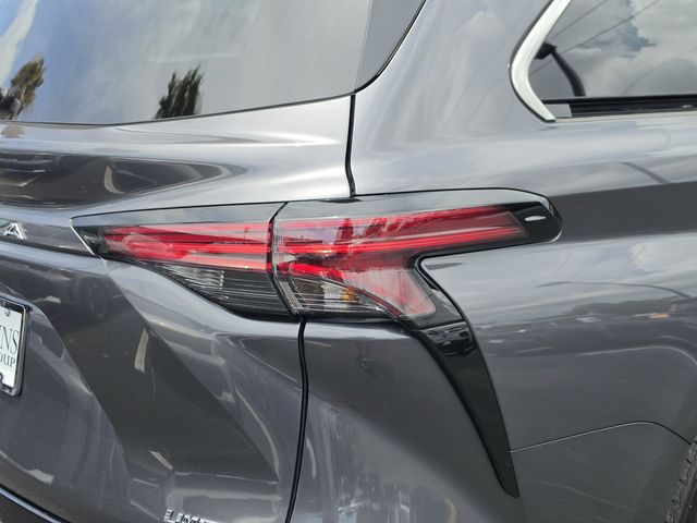 2025 Toyota Sienna Limited - Photo 47