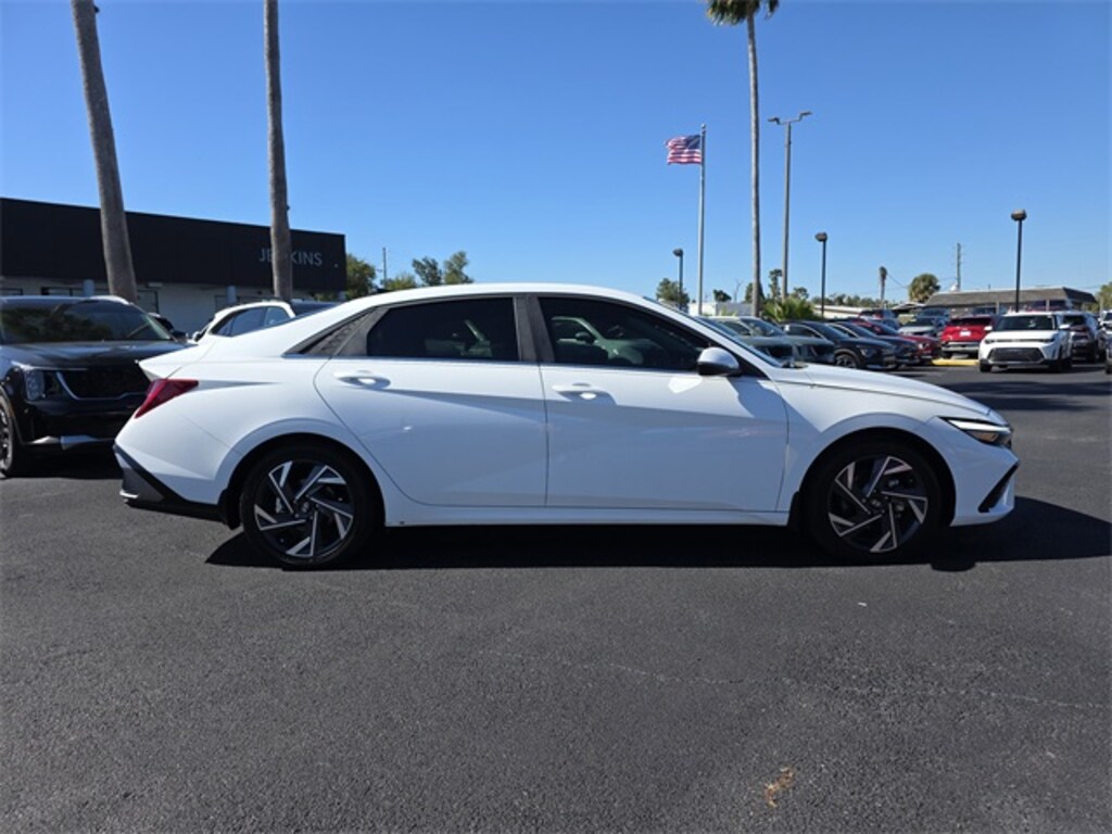Used 2024 Hyundai Elantra Hybrid Limited Sedan