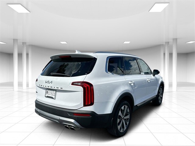 2022 Kia Telluride EX photo 2