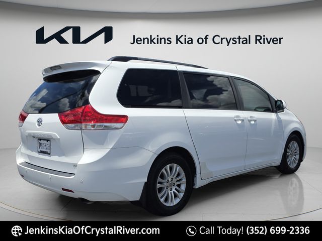 2011 Toyota Sienna XLE - Photo 7