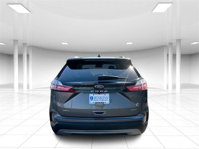 2022 Ford Edge SEL photo 3