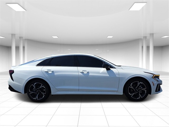 2025 Kia K5 GT-Line photo 2