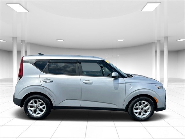 2020 Kia Soul S photo 2
