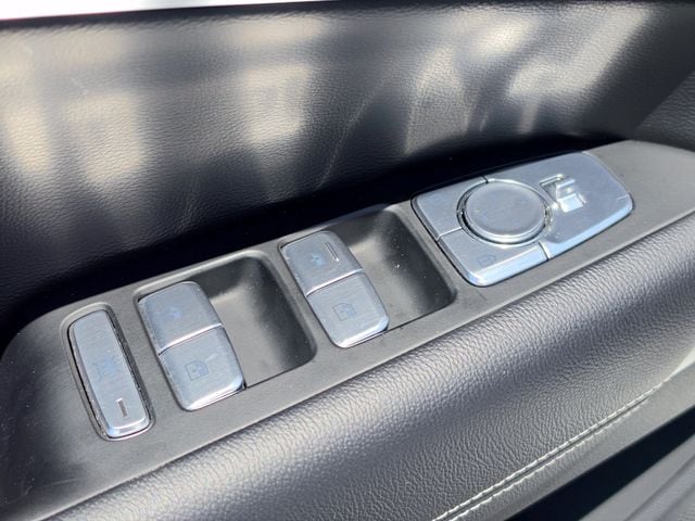 2025 GENESIS G70 Standard - Photo 27