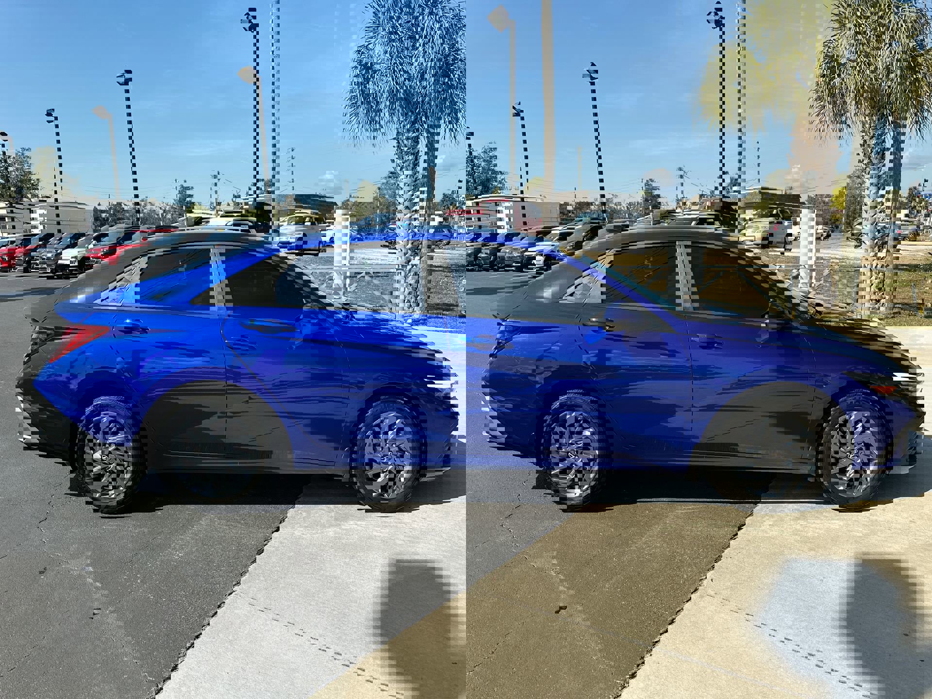 2024 Hyundai Elantra SEL photo 2