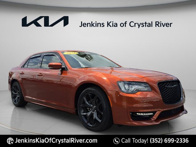 2021 Chrysler 300 Touring L's photo
