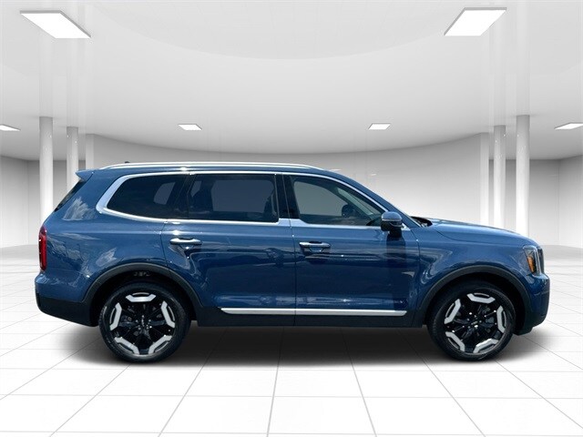 2023 Kia Telluride S photo 2