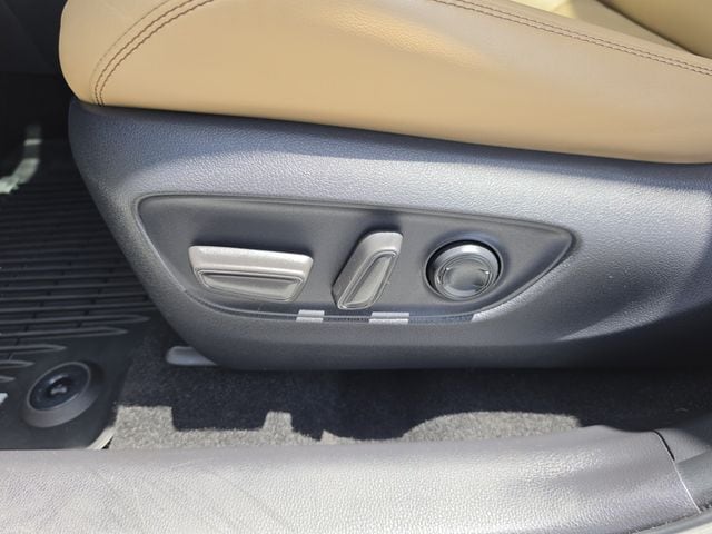 2019 Toyota RAV4 Limited - Photo 31