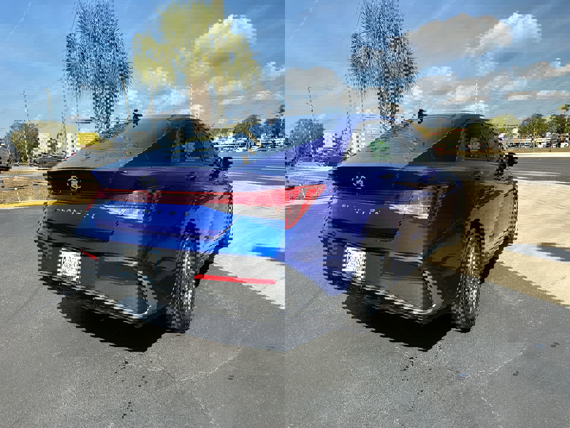 2024 Hyundai Elantra SEL photo 3