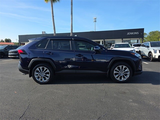 2020 Toyota RAV4 XLE Premium photo 2