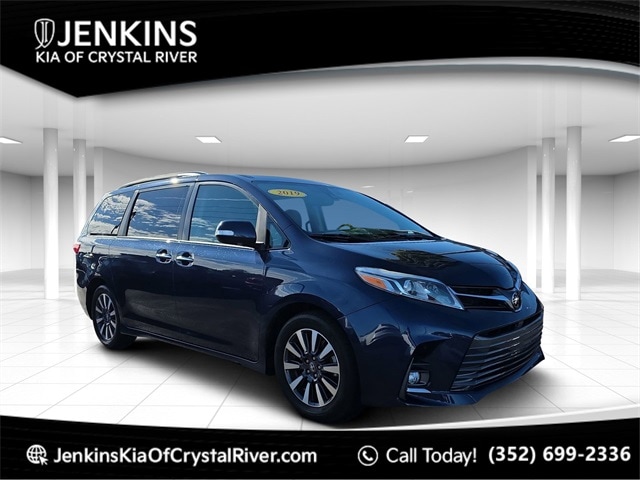2019 Toyota Sienna Limited's photo