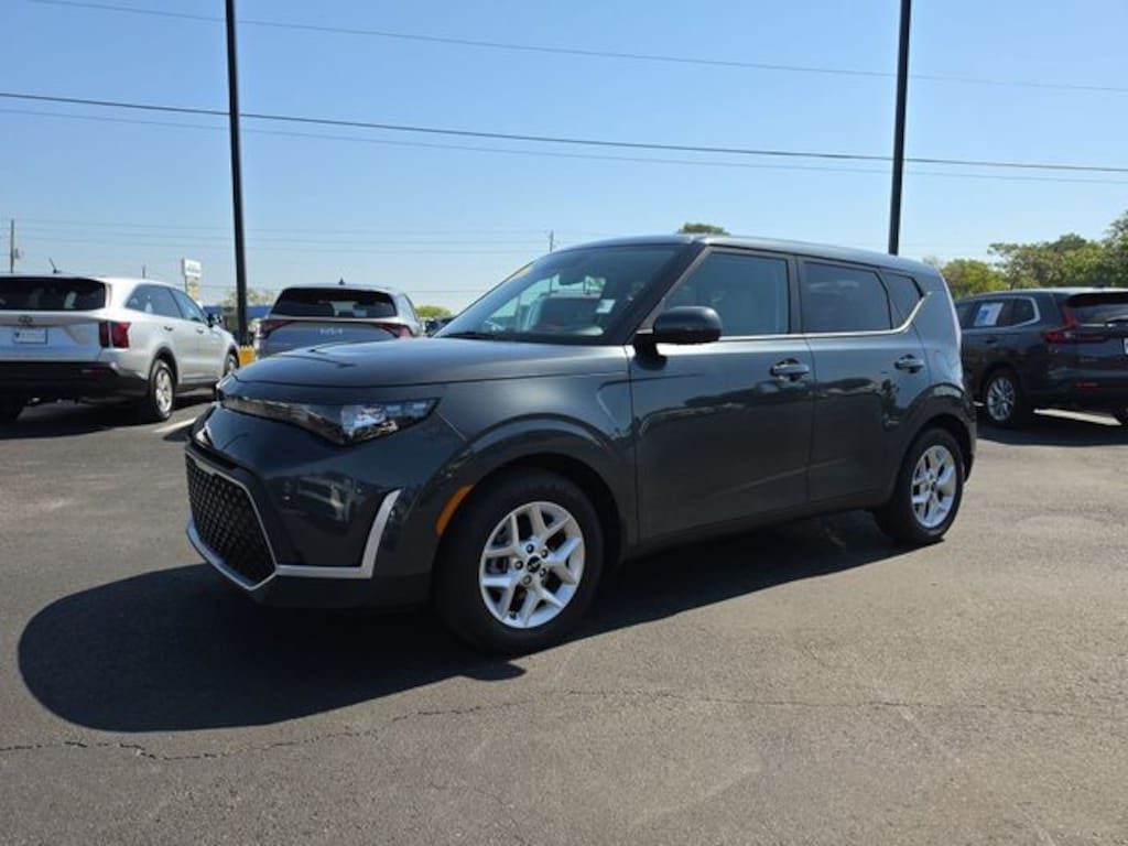 Used 2025 Kia Soul LX Hatchback