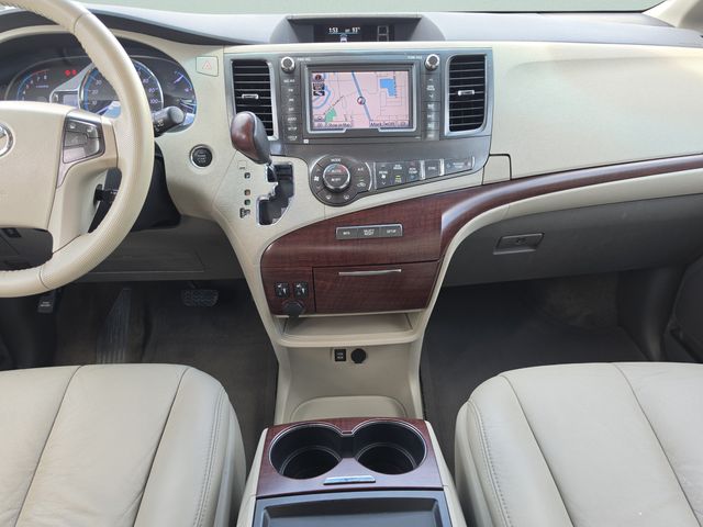 2011 Toyota Sienna XLE - Photo 26