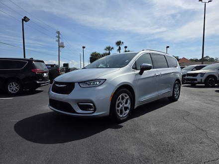 2023 Chrysler Pacifica Limited Van Passenger Van