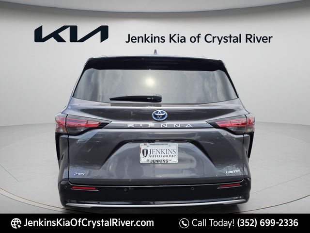 2025 Toyota Sienna Limited - Photo 7