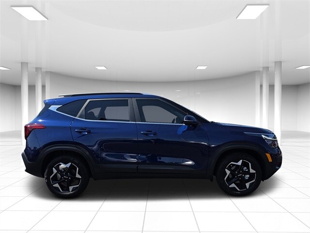 2025 Kia Seltos EX photo 2