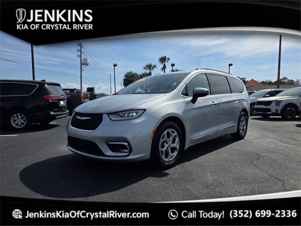 Used 2023 Chrysler Pacifica Limited Van Passenger Van