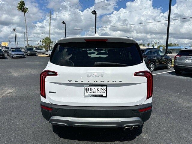 2022 Kia Telluride EX photo 3