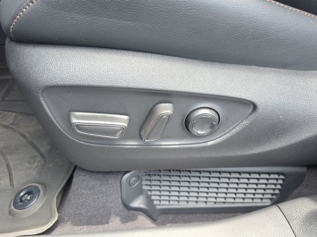 2025 Toyota Sienna Limited - Photo 30