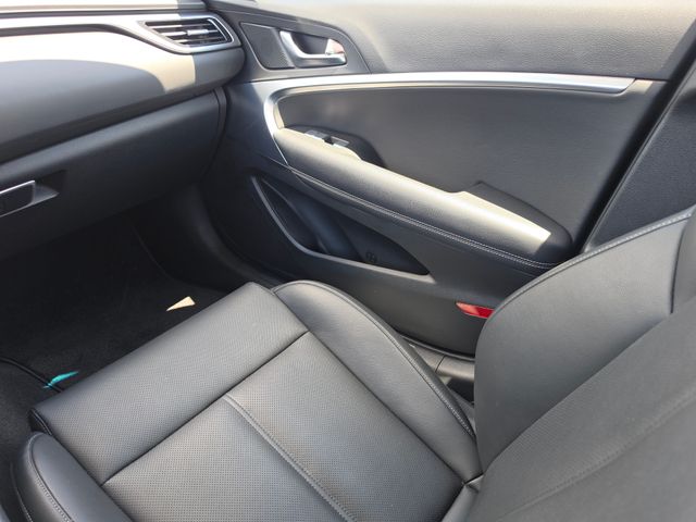 2025 GENESIS G70 Standard - Photo 25