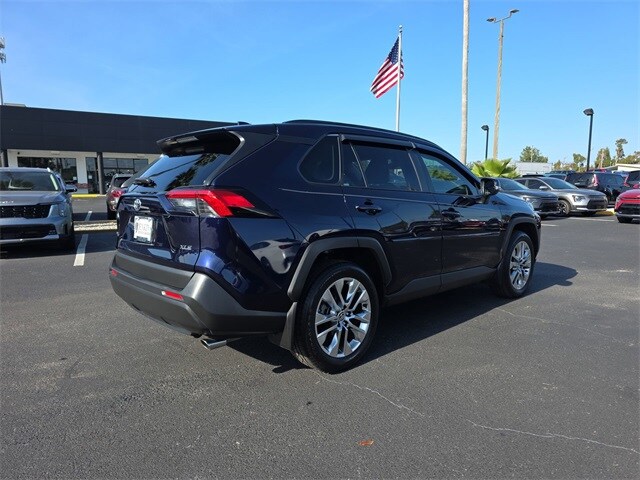 2020 Toyota RAV4 XLE Premium photo 3