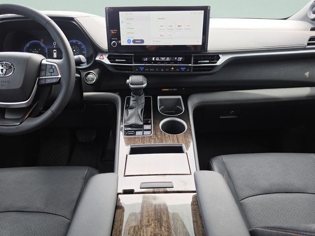 2025 Toyota Sienna Limited - Photo 23