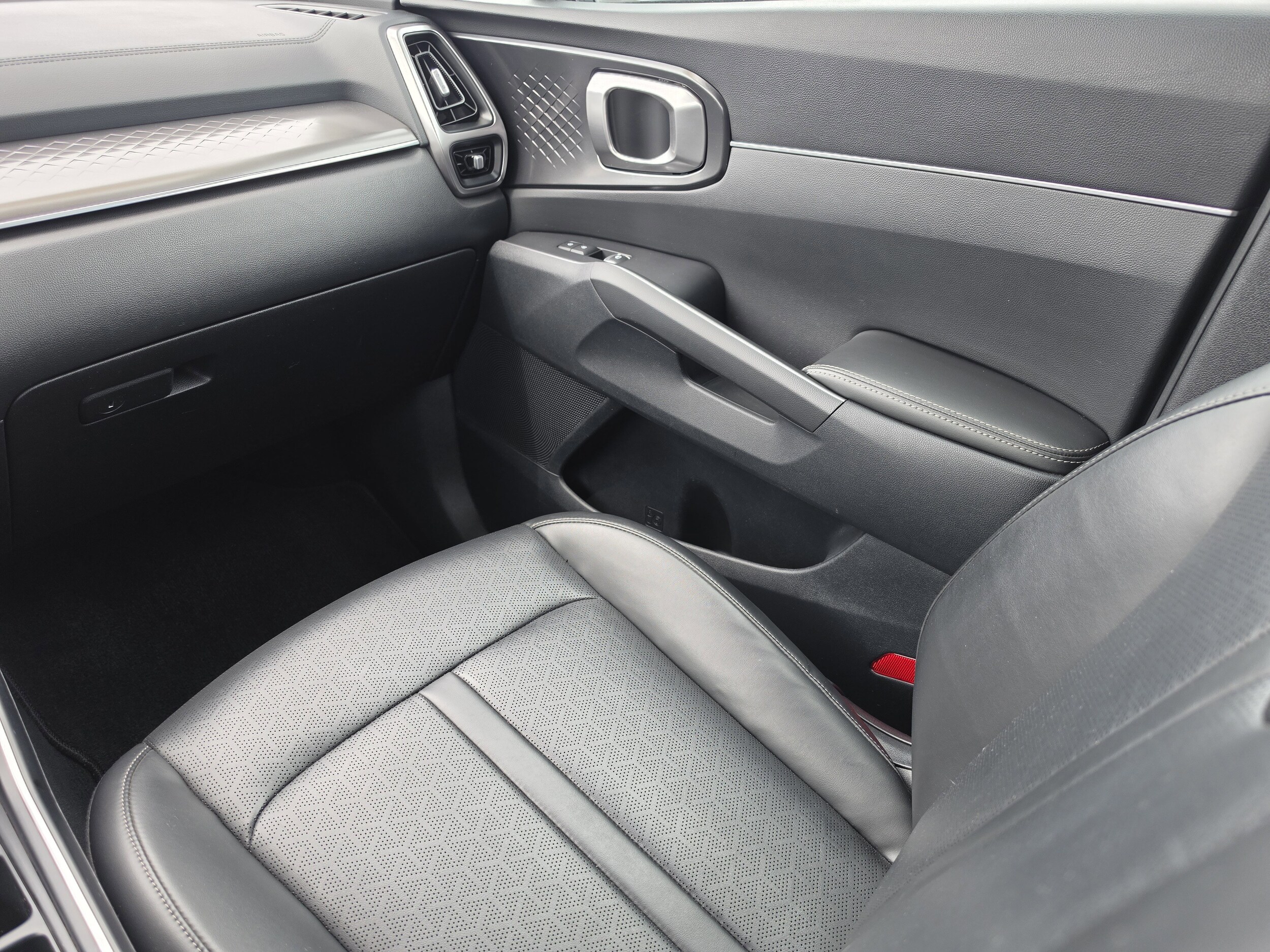2022 Kia Sorento S - Photo 25