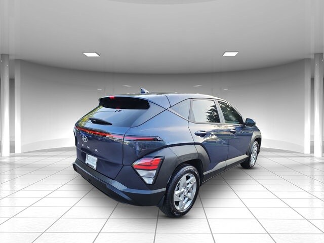 2024 Hyundai Kona SE photo 2