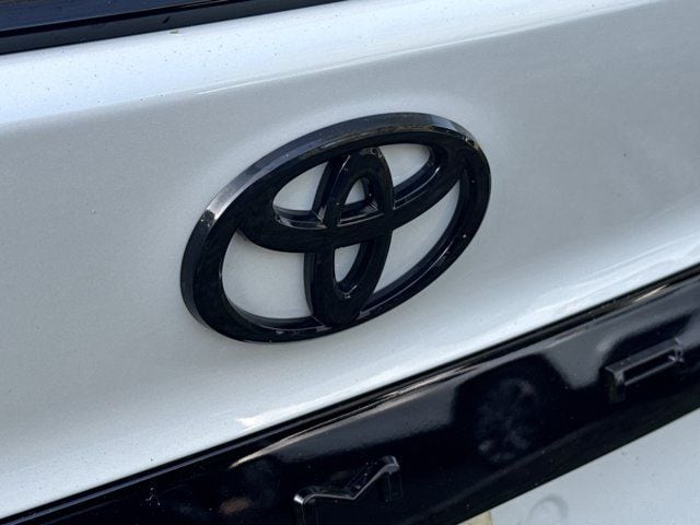 2025 Toyota Camry XSE - Photo 9