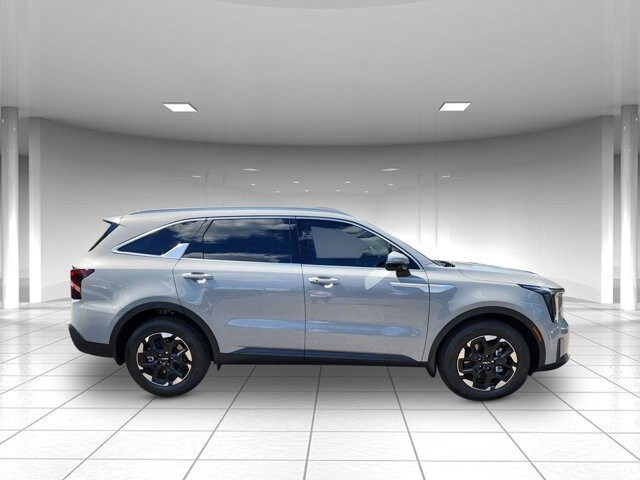 2026 Kia Sorento S photo 2