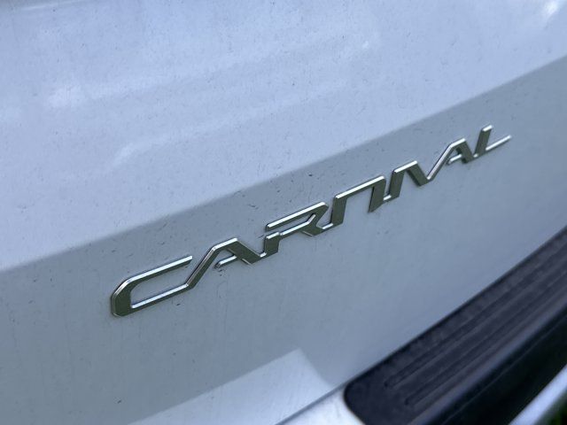 2024 Kia Carnival EX - Photo 11
