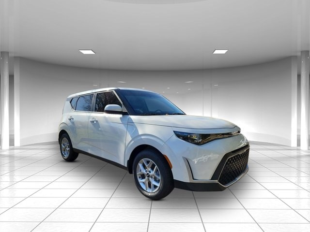2025 Kia Soul LX's photo
