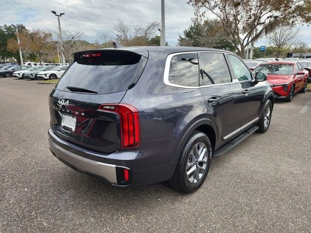 2025 Kia Telluride LX photo 3