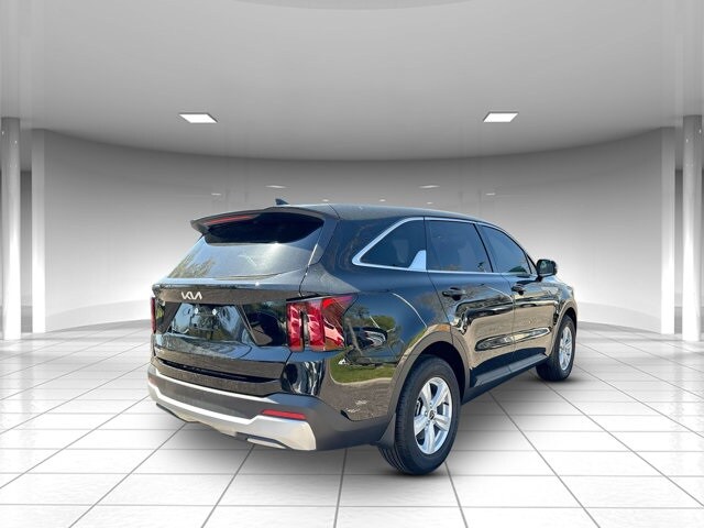 2025 Kia Sorento LX photo 3
