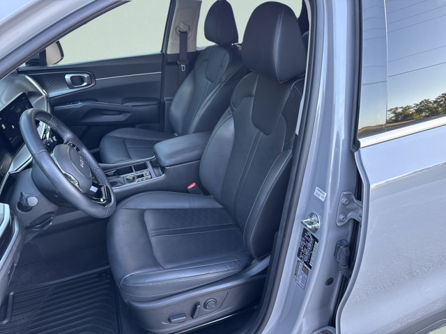 2025 Kia Sorento EX - Photo 23