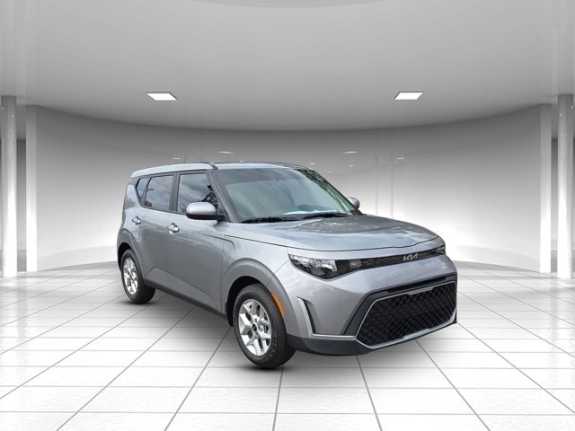 2025 Kia Soul LX's photo