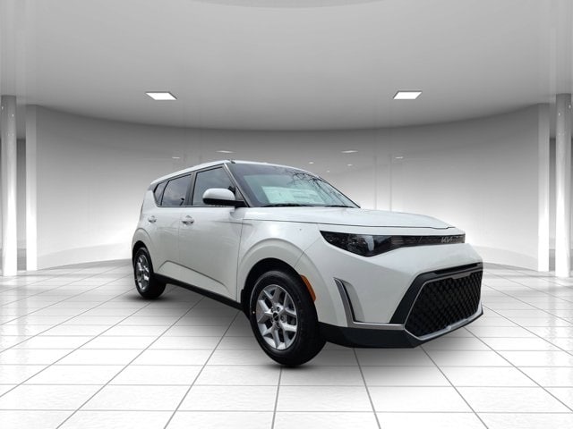 2025 Kia Soul LX's photo