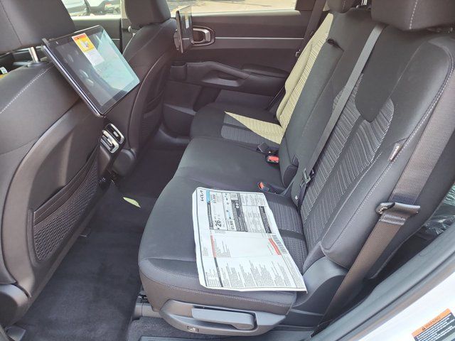 2026 Kia Sorento LX - Photo 13