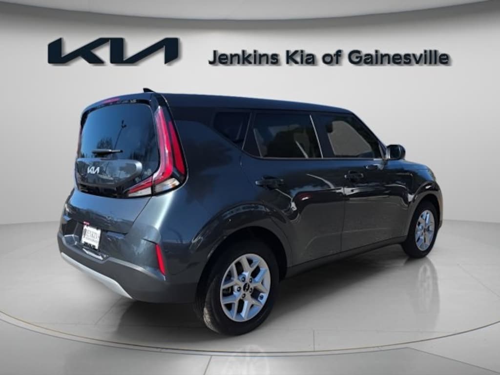 New 2025 Kia Soul LX Hatchback