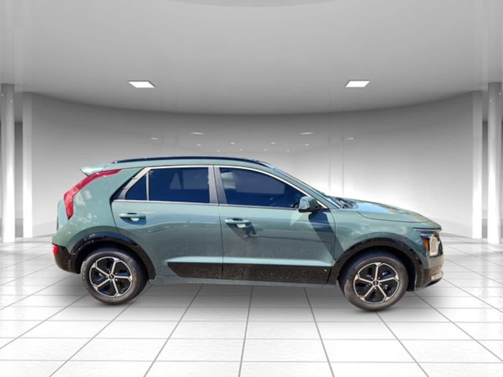 New 2025 Kia Niro SX SUV