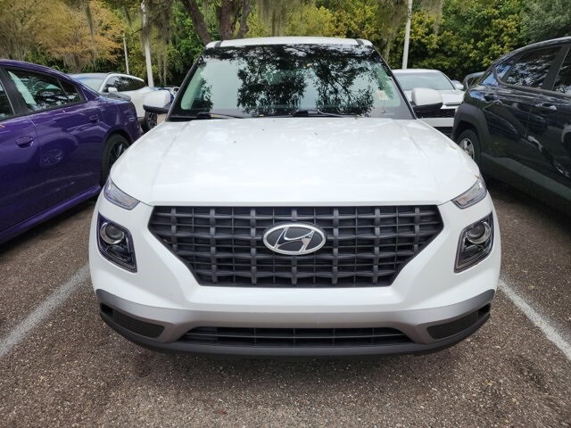 2024 Hyundai Venue SE photo 3