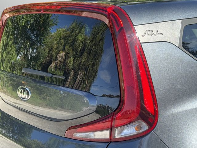 2021 Kia Soul LX - Photo 10