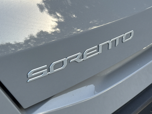 2025 Kia Sorento EX - Photo 11