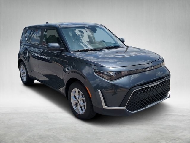 2025 Kia Soul LX's photo