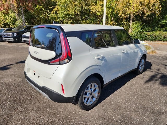 2025 Kia Soul LX photo 2