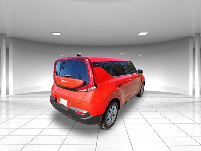 2022 Kia Soul LX photo 2