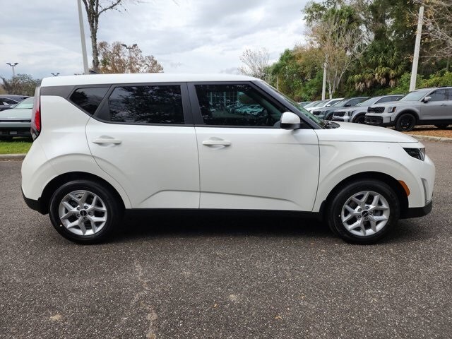 2025 Kia Soul LX photo 2