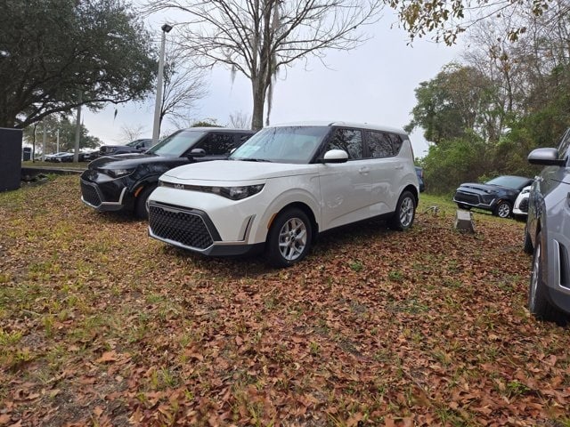 2025 Kia Soul LX's photo