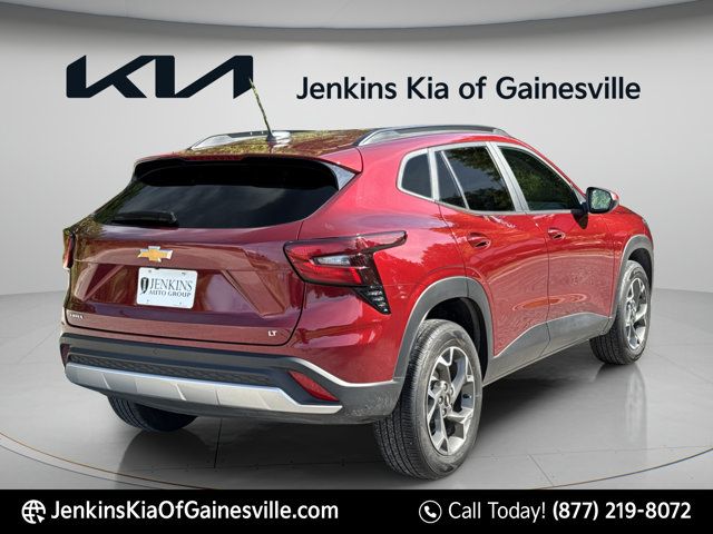 2024 Chevrolet Trax LT - Photo 3