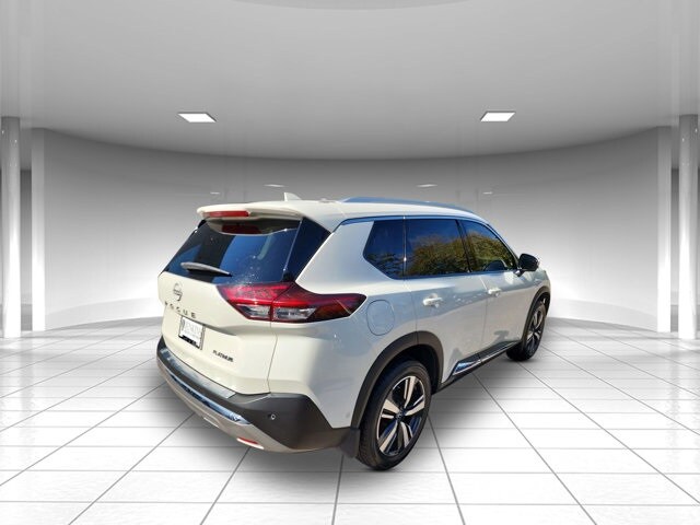 2023 Nissan Rogue Platinum photo 2